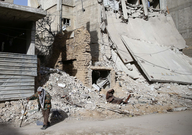 © Reuters. المرصد السوري: أكثر من ثلث الغوطة الشرقية أصبح تحت سيطرة الحكومة