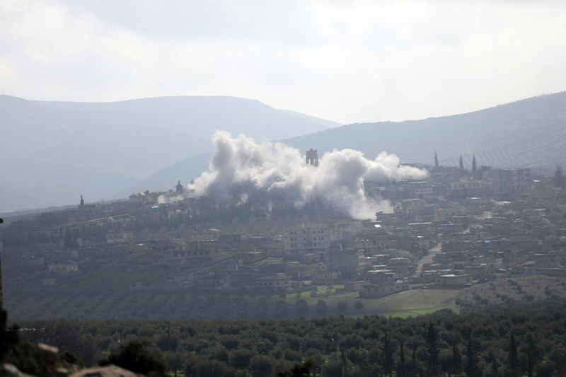 © Reuters. المرصد السوري ووحدات حماية الشعب: قصف تركي يقتل 13 على الأقل في عفرين