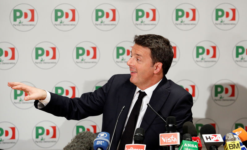 © Reuters. Il leader del Pd Matteo Renzi ha annunciato oggi le dimissioni dopo il risultato elettorale di ieri