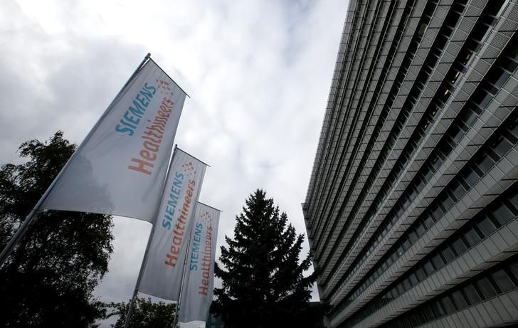 © Reuters. FILE PHOTO - Siemens Healthineers headquarters is pictured in Erlangen