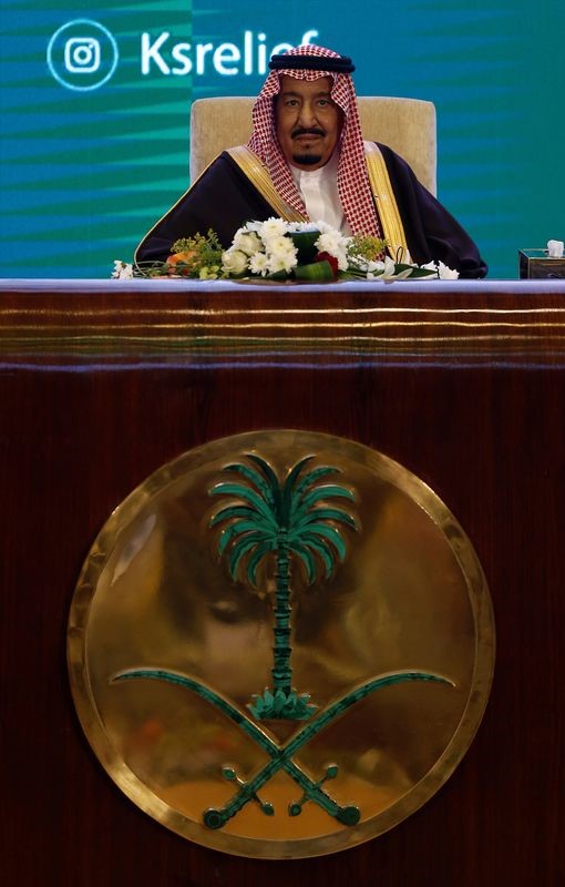 © Reuters. ملك السعودية يتعهد بتشييد استاد لكرة القدم في العراق
