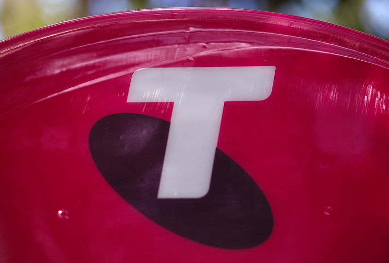 © Reuters. FILE PHOTO: A Telstra logo adorns a phone booth in the central business district of Sydney