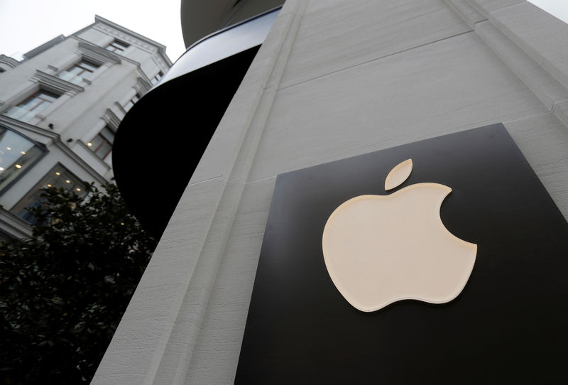 © Reuters. Logo da Apple em primeira loja de Viena, na Aústria