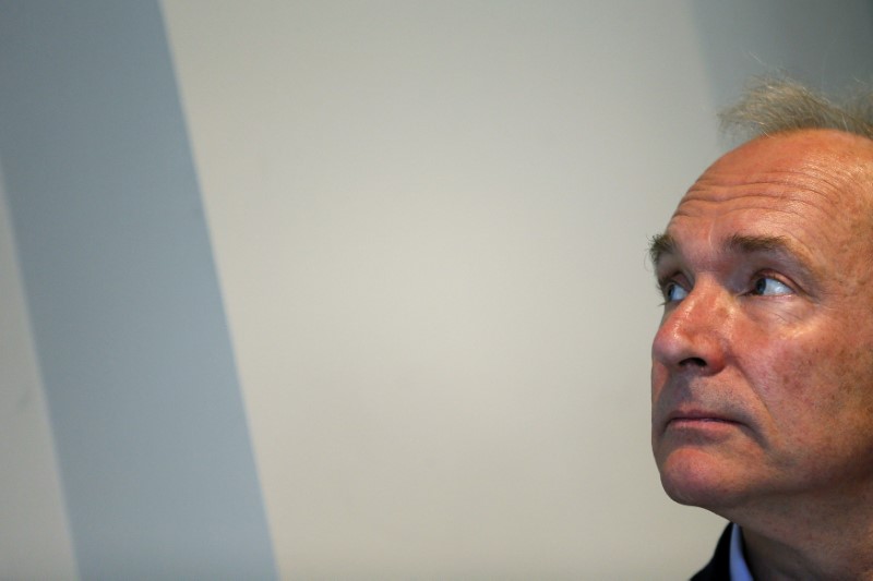 © Reuters. Invetor da internet mundial, Tim Berners-Lee, durante coletiva de imprensa em Londres, Reino Unido