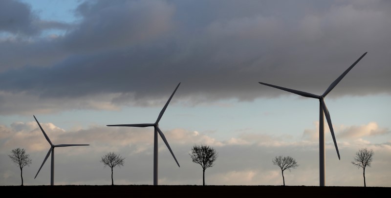 © Reuters. Turbina de energia eólica em Reims, na França