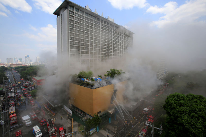 © Reuters. مقتل 3 على الأقل في حريق بفندق في الفلبين