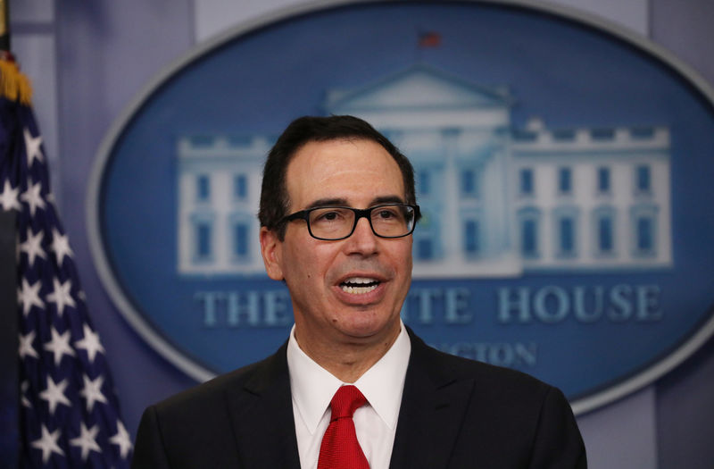 © Reuters. FILE PHOTO: U.S. Secretary of the Treasury Mnuchin discusses Trump administration's tax reform proposal at the White House in Washington