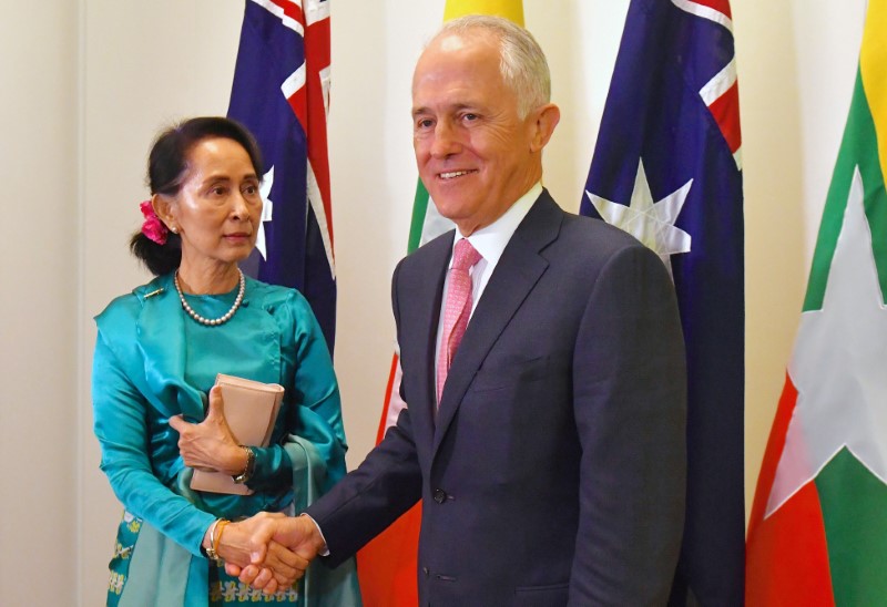 © Reuters. رئيس وزراء استراليا يلتقي مع زعيمة ميانمار سو كي