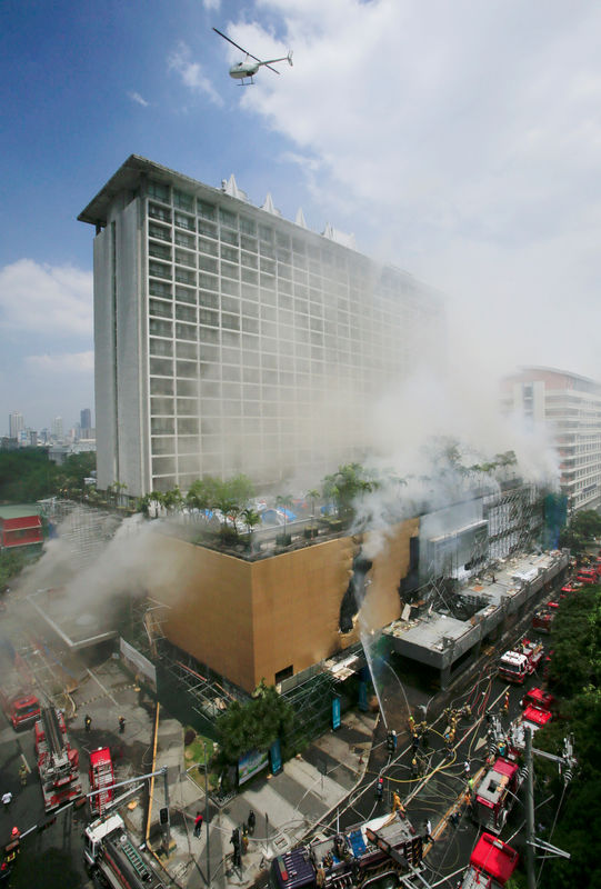 © Reuters. ارتفاع عدد قتلى حريق فندق بالفلبين إلى خمسة