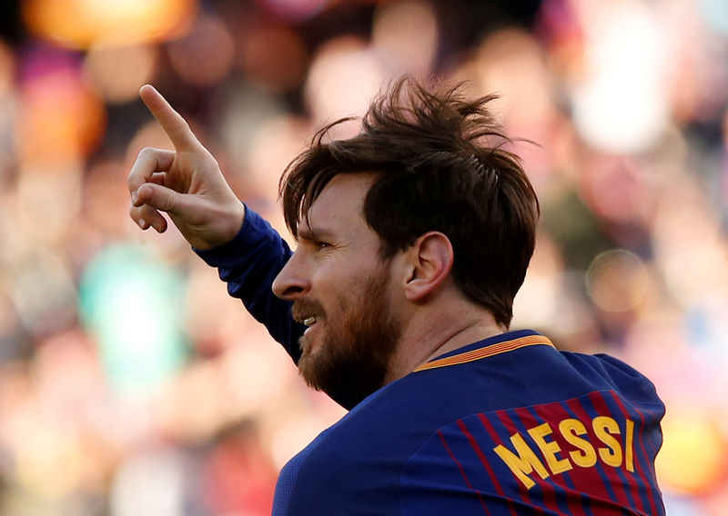 © Reuters. Lionel Messi celebra el segundo gol del Barcelona contra el Athletic de Bilbao