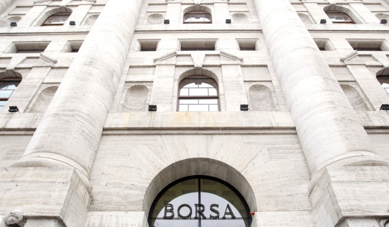 © Reuters. La sede di Borsa Italiana a Milano