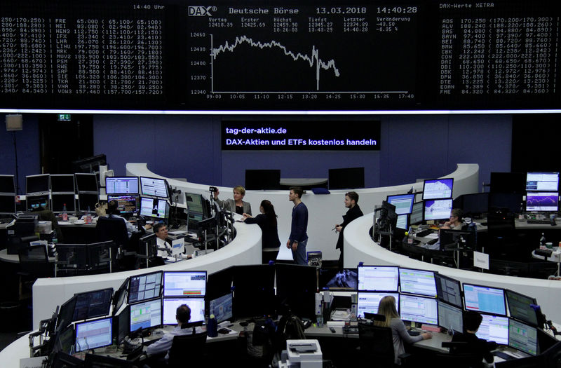 © Reuters. Bolsas europeas abren a la baja, Micro Focus cae en picado