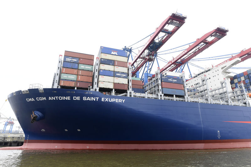 © Reuters. Container ship CMA CGM Antoine de Saint Exupery is moored at the loading terminal in the port of Hamburg