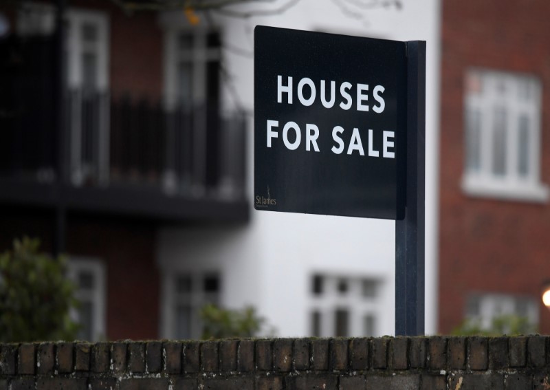 © Reuters. Property sale signs are seen outside of a group of newly built houses in west London