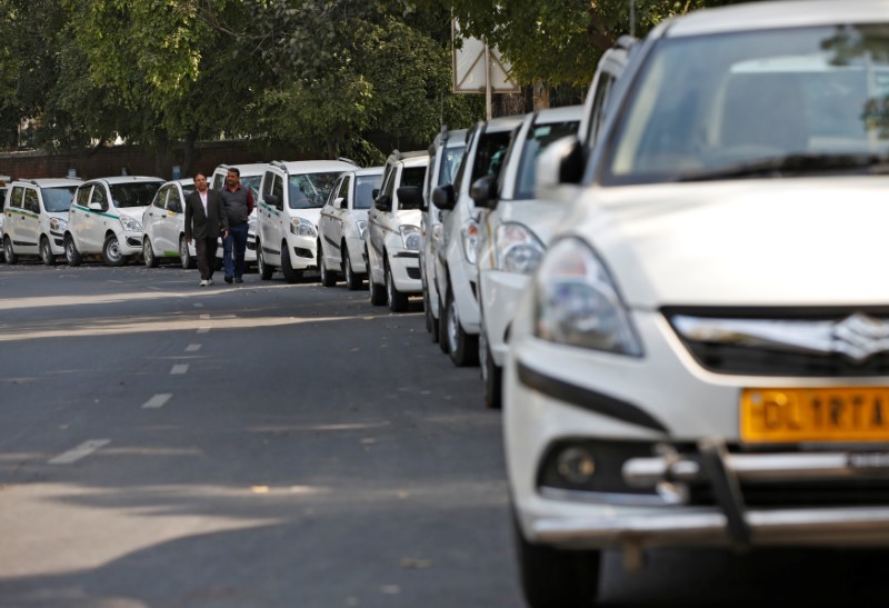 © Reuters. سائقو "أوبر" و"أولا" يضربون عن العمل في الهند ويطالبون بزيادة أجورهم