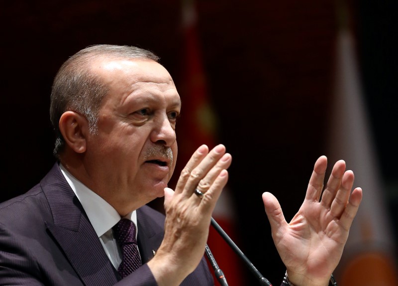 © Reuters. إردوغان: عمليات تركيا في سوريا مستمرة إلى الشرق