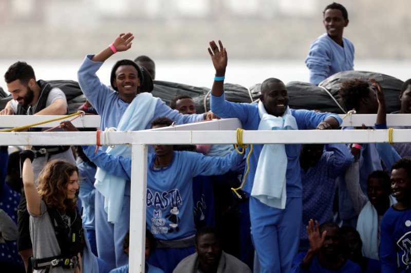 © Reuters. إيطاليا تصادر سفينة منعت إعادة مهاجرين إلى ليبيا