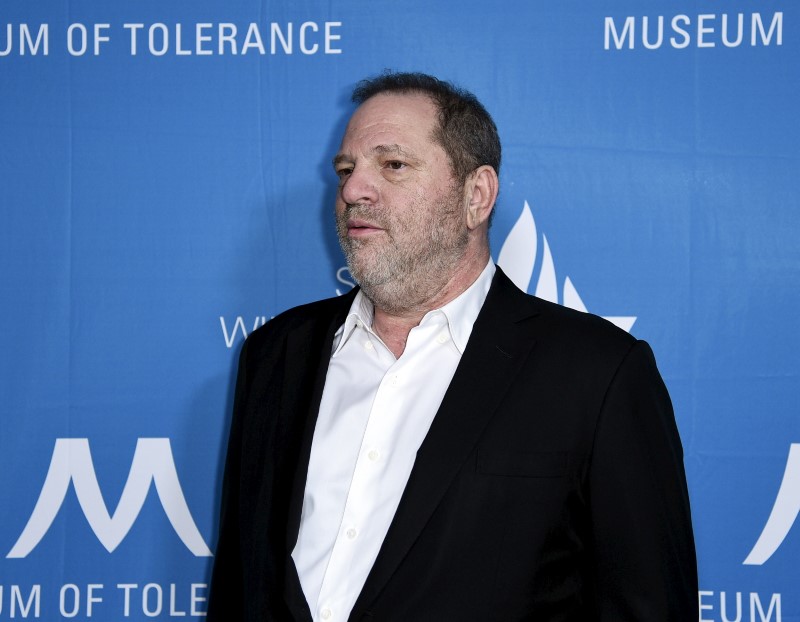 © Reuters. Honoree Harvey Weinstein, Co-Chairman of The Weinstein Company and recipient of the Humanitarian Award from the Simon Wiesenthal Center poses in Beverly Hills, California