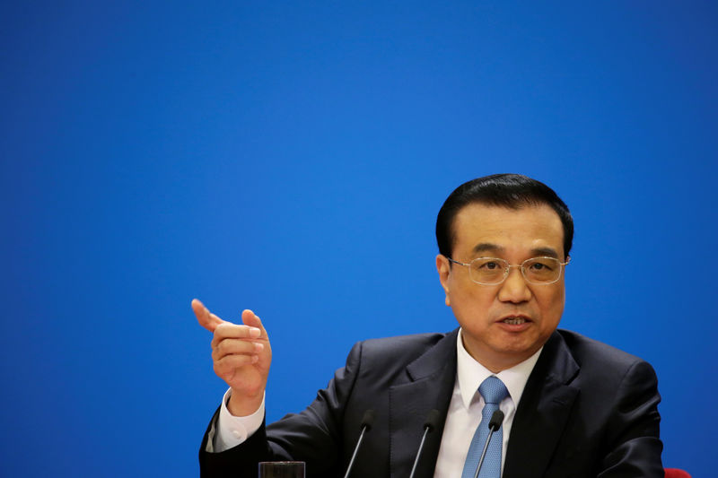 © Reuters. Chinese Premier Li Keqiang speaks at the news conference following the closing session of the NPC, at the Great Hall of the People in Beijing