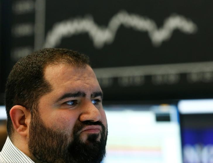 © Reuters. A trader reacts at Frankfurt's stock exchange in Frankfurt
