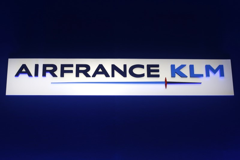© Reuters. The logo of Air France-KLM is seen during the company's 2014 First-Half results presentation in Paris