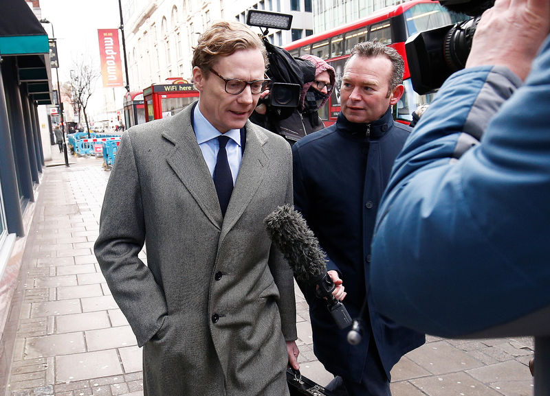 © Reuters. Alexander Nix, CEO of Cambridge Analytica arrives at the offices of Cambridge Analytica in central London