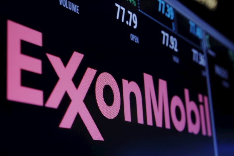 © Reuters. The Exxon logo is displayed agove the floor of the New York Stock Exchange (NYSE) shortly after the opening bell in New York