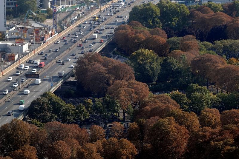 © Reuters. París sopesa que el transporte público sea gratis para reducir la contaminación