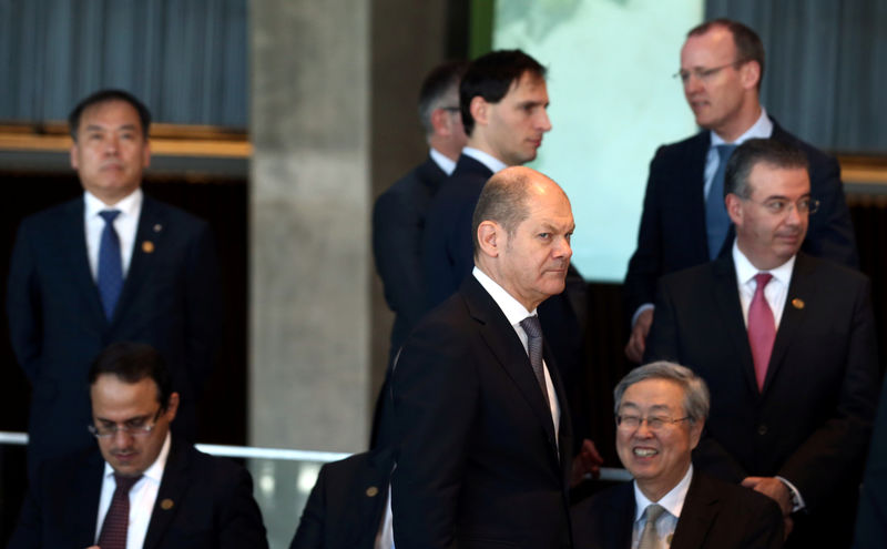 © Reuters. Germany's Finance Minister Scholz arrives for the official photo at the G20 Meeting of Finance Ministers in Buenos Aires
