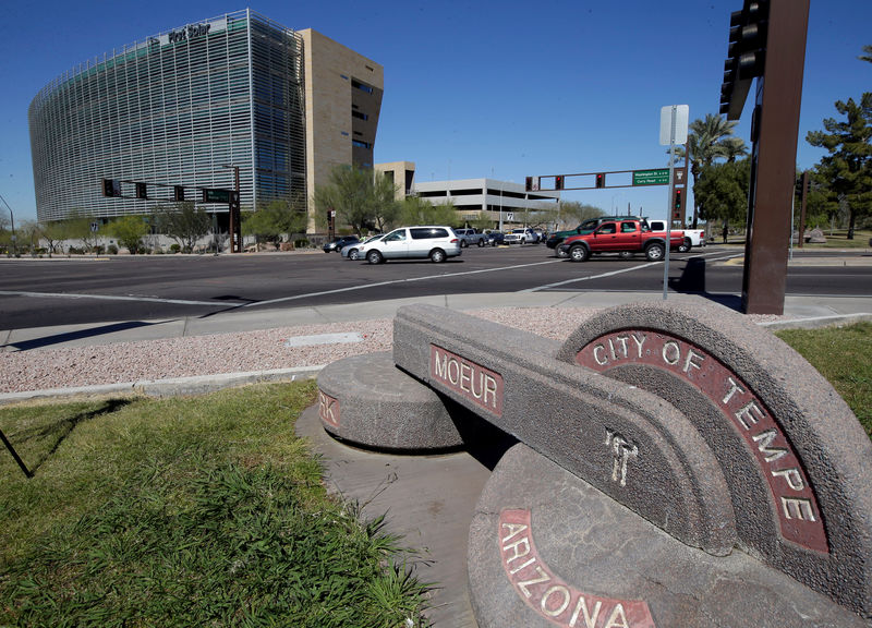 © Reuters. Traffic passes an intersection just north of the location where a woman pedestrian was struck and killed by an Uber self-driving sport utility vehicle in Tempe