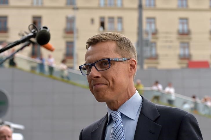 © Reuters. FILE PHOTO - Stubb arrives at a euro zone finance ministers meeting on the situation in Greece in Brussels, Belgium