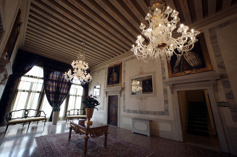 © Reuters. Nobile hall is seen in the Hotel Dei Dogi, part of the hotel chain Boscolo in Venice