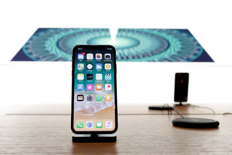 © Reuters. The new iPhone X is pictured at the Apple Store Marche Saint-Germain in Paris