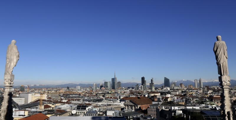 © Reuters. Milan's business district skyline is seen from Duomo's Cathedral downtown Milan