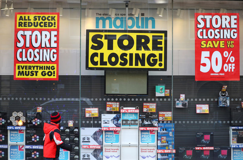 © Reuters. FILE PHOTO: A Maplin store displays closing down notices after the company went into administration, in London