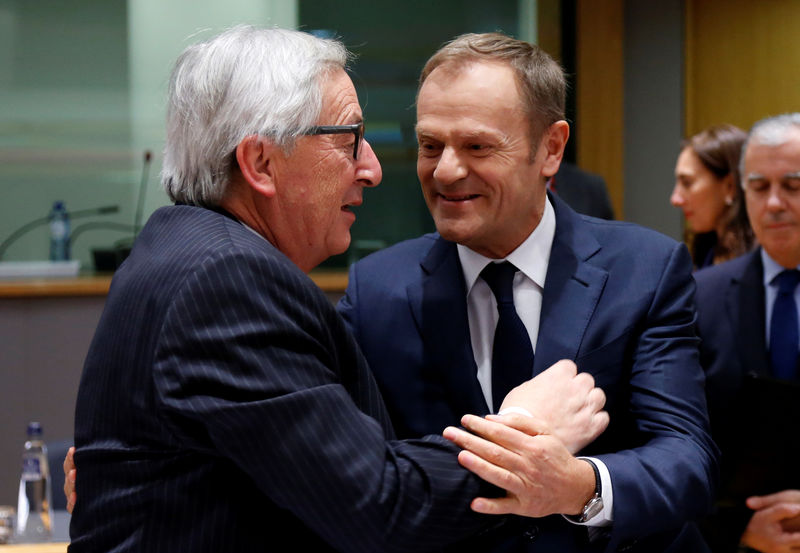 © Reuters. EU Commission President Juncker greets EU Council President Tusk during the Tripartite Social Summit in Brussels