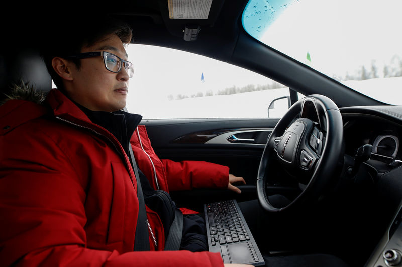 © Reuters. Software engineer Steven Han demonstrates a self-driving car at the Renesas Electronics autonomous vehicle test track in Stratford