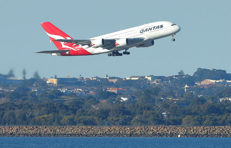 © Reuters. FILE PHOTO - A Qantas A380 aircraft takes off from Sydney International Airport in Australia