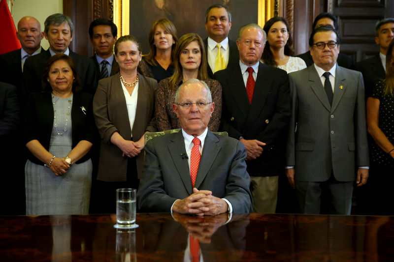 © Reuters. Peru's President Pedro Pablo Kuczynski addresses to the nation as he resigns at the Presidential Palace in Lima