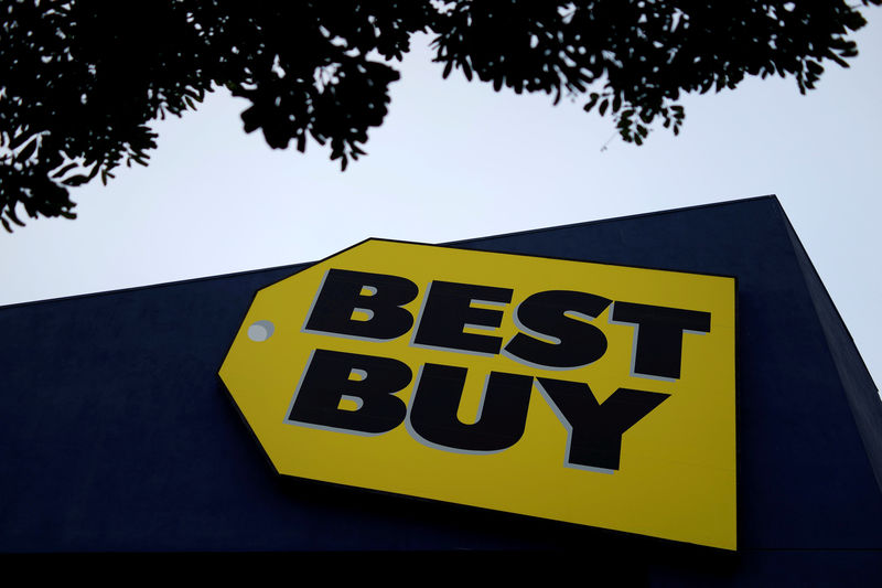 © Reuters. FILE PHOTO: A Best Buy store is seen in Los Angeles