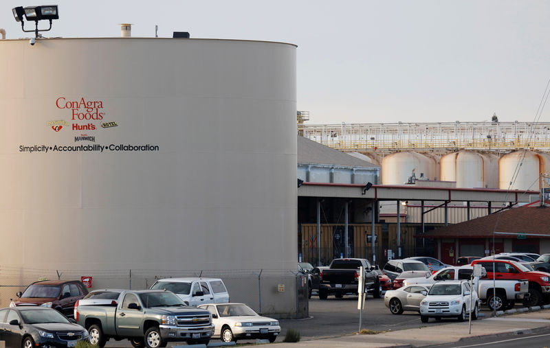 © Reuters. FILE PHOTO: ConAgra Foods production facility is seen in Oakdale
