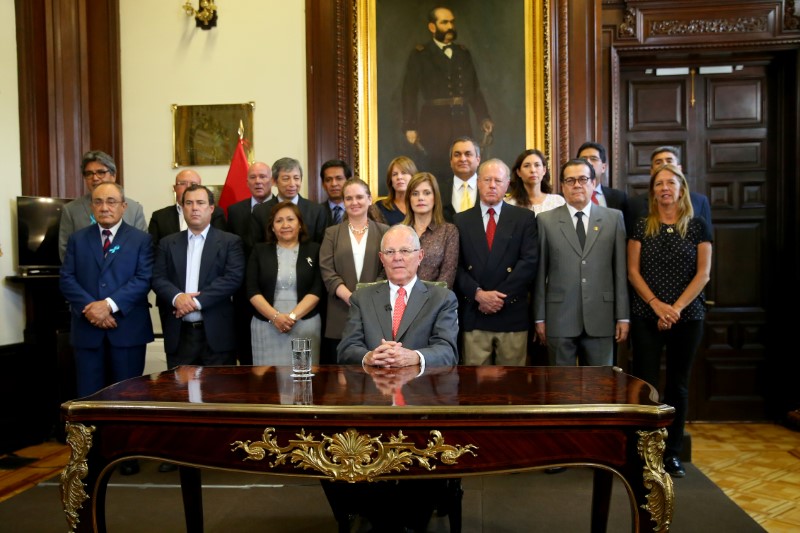 © Reuters. Presidente do Peru, Pedro Pablo Kuczynski, anuncia sua renúncia em discurso