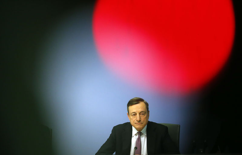 © Reuters. European Central Bank (ECB) President Mario Draghi holds a news conference