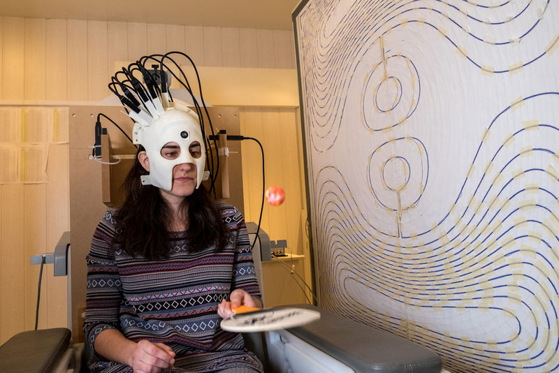 © Reuters. A woman is seen wearing a lightweight and highly sensitive brain imaging device in this undated handout photograph supplied by Wellcome
