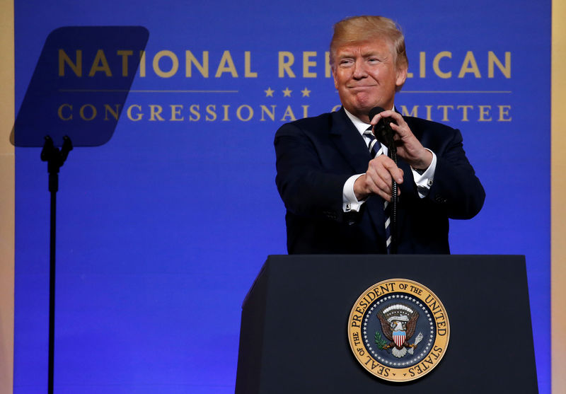 © Reuters. Usa, Trump sospenderà dazi acciaio e alluminio per Ue, altri sei paesi