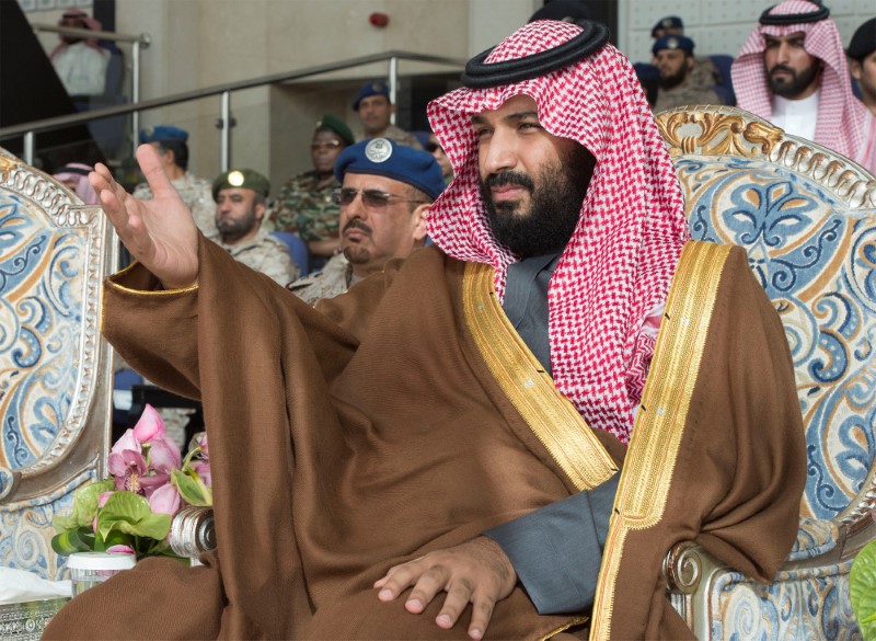 © Reuters. Saudi Arabia's Crown Prince Mohammed bin Salman gestures during the graduation ceremony of the 93rd batch of the cadets of King Faisal Air Academy, in Riyadh