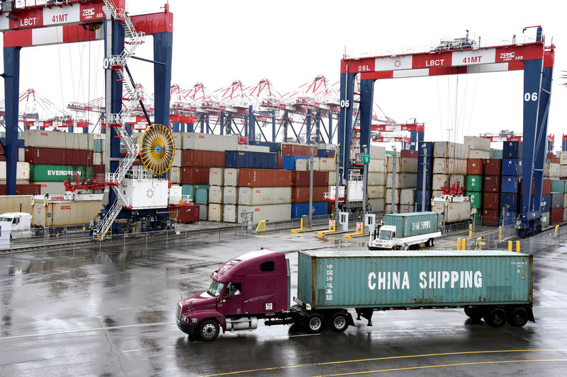 © Reuters. Containers are seen at the port in San Pedro, California