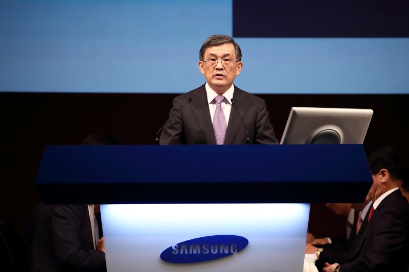 © Reuters. Kwon Oh-Hyun, chief executive officer of Samsung Electronics Co., speaks during the company's extraordinary general meeting of shareholders at the Seocho office building in Seoul, South Korea