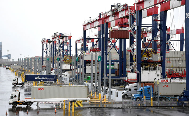 © Reuters. Containers are seen at the port in San Pedro, California