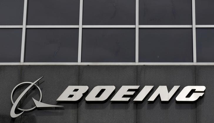 © Reuters. FILE PHOTO: Boeing logo at their headquarters in Chicago